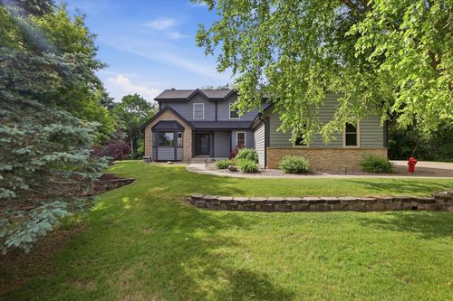 W280N8123 Black Diamond Ct, Hartland, WI, 53029-8428 | Card Image