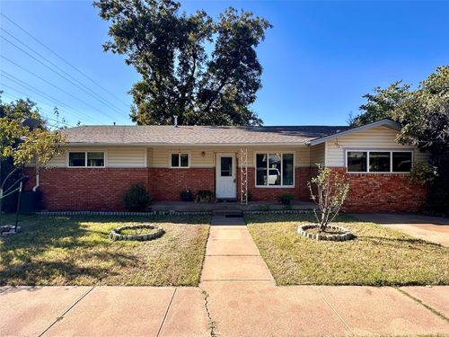 107 N Arkansas St, Seymour, TX, 76380-2401 | Card Image