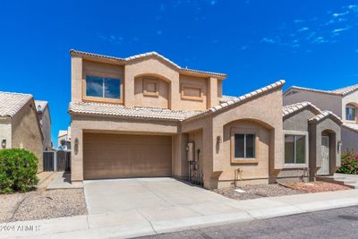 2708 E Schiliro Circle, Home with 3 bedrooms, 3 bathrooms and null parking in Phoenix AZ | Image 2