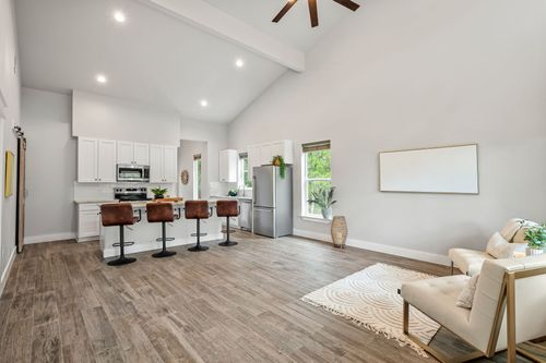 48 Wood Glen Dr, Wimberley, TX, 78676-2311 | Card Image