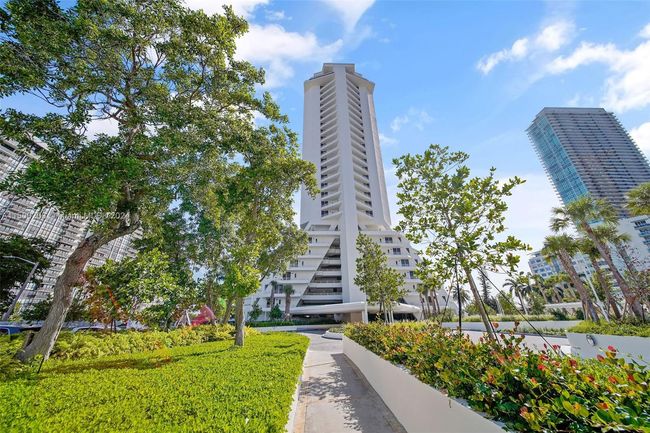 APT-402 - 555 Ne 34 Th St, Condo with 2 bedrooms, 2 bathrooms and null parking in Miami FL | Image 51