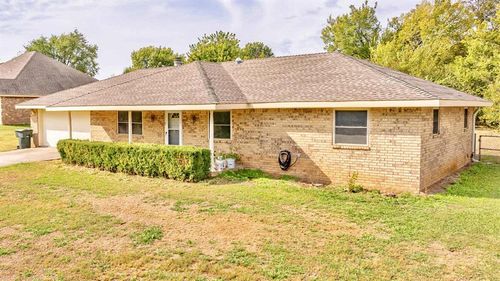 815 S Dogwood Dr, Pauls Valley, OK, 73075-9649 | Card Image