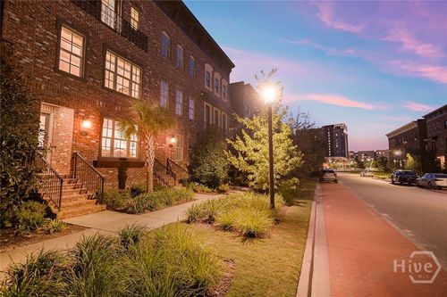 453 Port St, Savannah, GA, 31401-2990 | Card Image