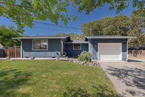 1223 5th Ave, Gold Hill, OR, 97525-9742 | Card Image