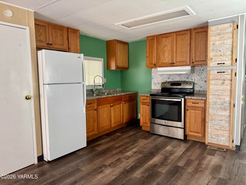 401 Moxee Ave, Naches, WA, 98937-8826 | Card Image