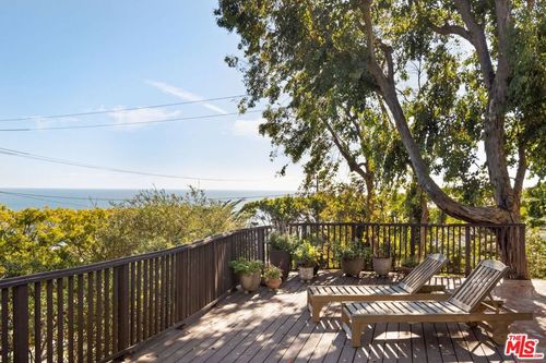 11498 Tongareva St, Malibu, CA, 90265-2223 | Card Image