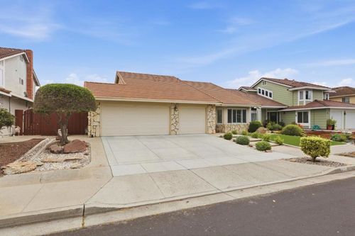 9612 Eagle Hills Way, Gilroy, CA, 95020-7729 | Card Image