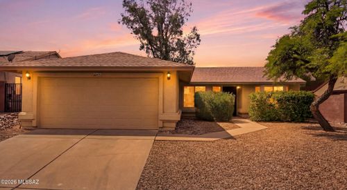 690 S Chimney Canyon Dr, Tucson, AZ, 85748-6761 | Card Image