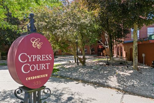 apt-2v-335 Cypress St, Manchester, NH, 03103-3638 | Card Image