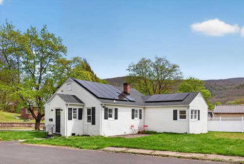 14 Roslyn St, Ellenville, NY, 12428-2324 | Card Image