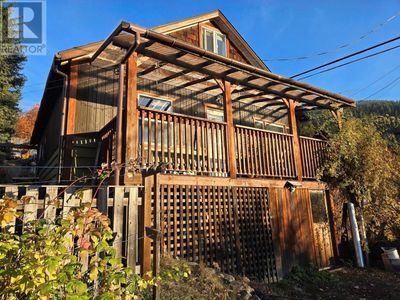 701 7 Th St, House other with 2 bedrooms, 1 bathrooms and 3 parking in Nelson BC | Image 3