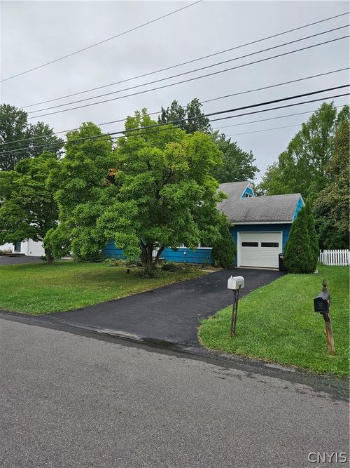 211 Washburn Dr, East Syracuse, NY, 13057-1633 | Card Image