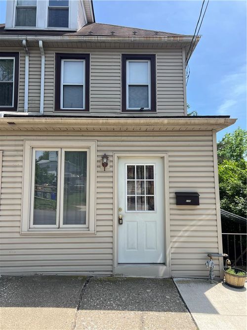 225 E Saint Joseph St, EASTON, PA, 18042-6235 | Card Image
