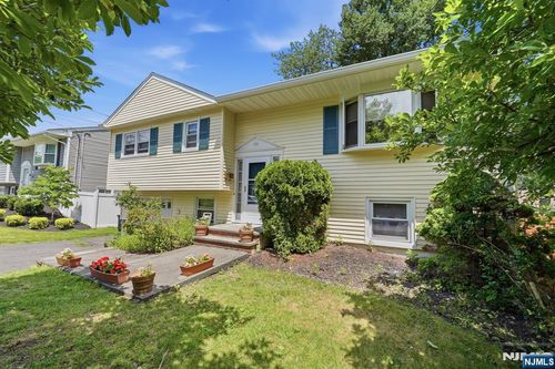 194 Elmwood Dr, Parsippany, NJ, 07054-3008 | Card Image
