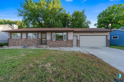 4013 S Drexel Dr, Sioux Falls, SD, 57106-1716 | Card Image