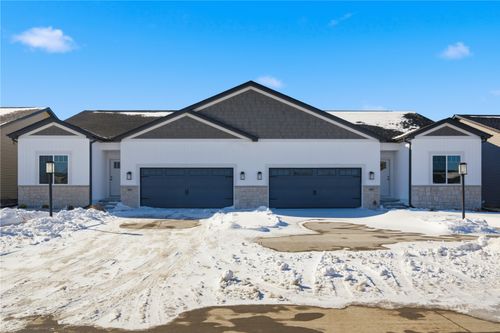 945 Eisenhower Blvd, North Liberty, IA, 52317 | Card Image