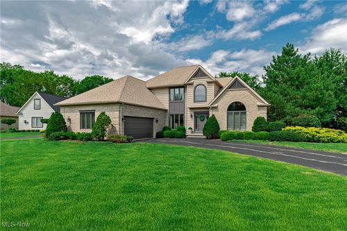 196 Chisholm Ct, Aurora, OH, 44202-8583 | Card Image