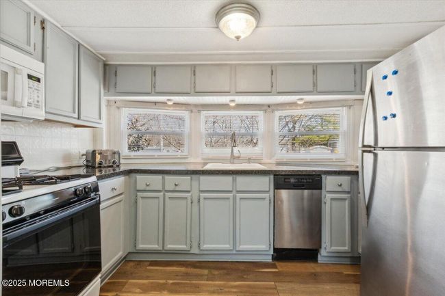 212 Roberts Rd, Home with 2 bedrooms, 1 bathrooms and 2 parking in Toms River NJ | Image 6