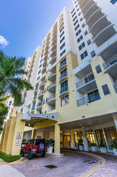 1002 - 1830 Radius Drive, Condo with 1 bedrooms, 1 bathrooms and null parking in Hollywood FL | Image 1