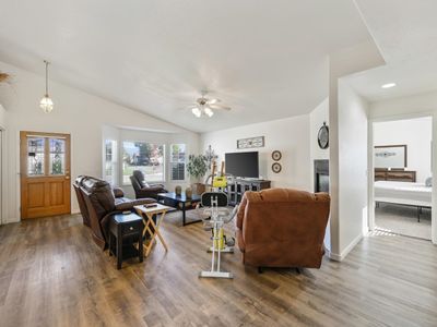 613 Shadowbrook Drive, House other with 3 bedrooms, 2 bathrooms and null parking in Grand Junction CO | Image 3