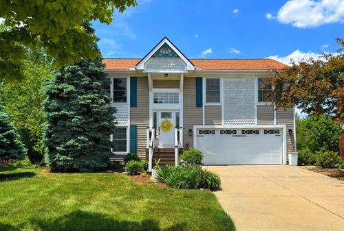 558 Thornhill Ct, Belleville, MI, 48111-4929 | Card Image
