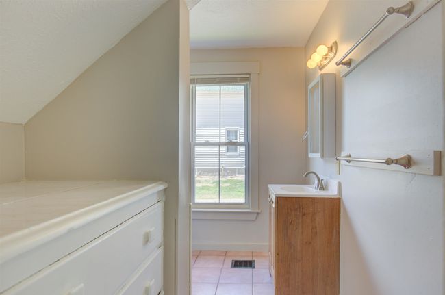 APT-1 - 8 Chase Ave, Condo with 2 bedrooms, 1 bathrooms and null parking in Conway NH | Image 7