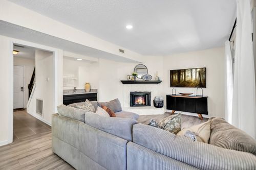 107 Maple Way N, Hendersonville, TN, 37075-3947 | Card Image