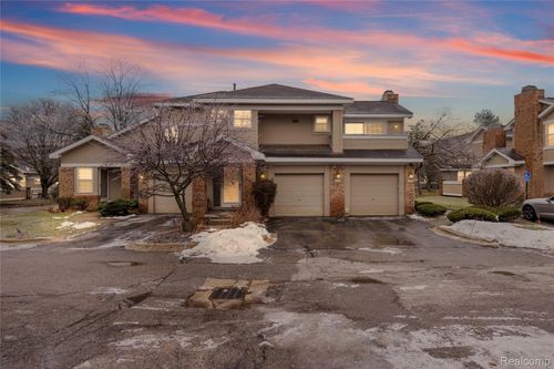 6610 Fieldstone Ct, West Bloomfield, MI, 48322-3445 | Card Image