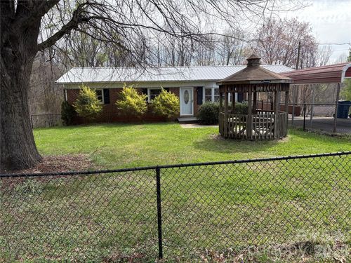 2137 23rd Street Dr Se, Hickory, NC, 28602-8349 | Card Image