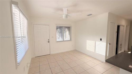 2542-2540 Ne 181st St, North Miami Beach, FL, 33160-2018 | Card Image