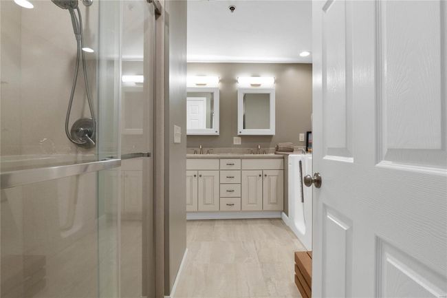 APT-3C - 505 N And South Rd, Condo with 3 bedrooms, 3 bathrooms and 2 parking in University City MO | Image 22