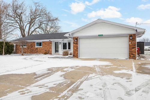 39520 Venetian Dr, Harrison Twp, MI, 48045-5717 | Card Image