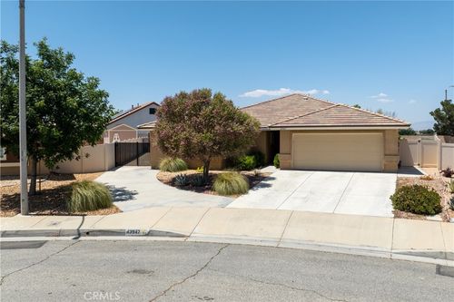 43947 Sondi, Lancaster, CA, 93536 | Card Image