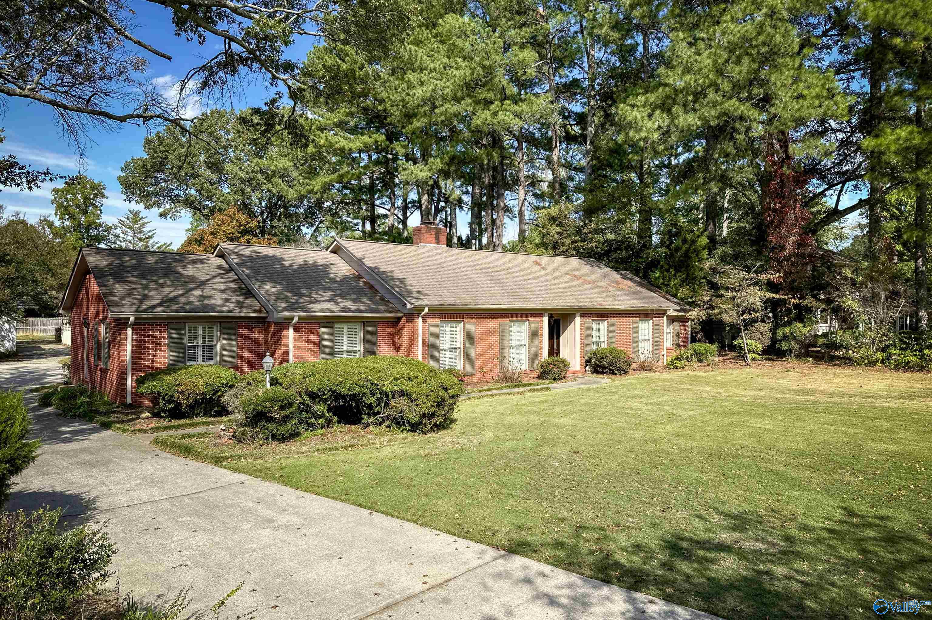 Brookmeade Rd, Decatur, AL 35601