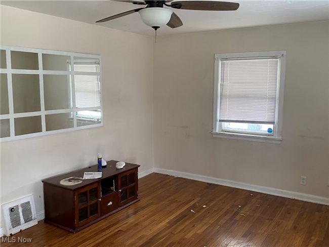 FRONT FAMILY ROOM/LIVING ROOM | Image 11