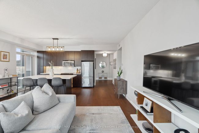 1414 - 70 Roehampton Ave, Condo with 2 bedrooms, 2 bathrooms and 1 parking in Toronto ON | Image 9