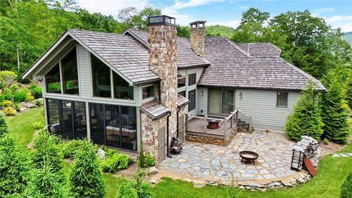 30 Crestview Ln, Banner Elk, NC, 28604-7102 | Card Image