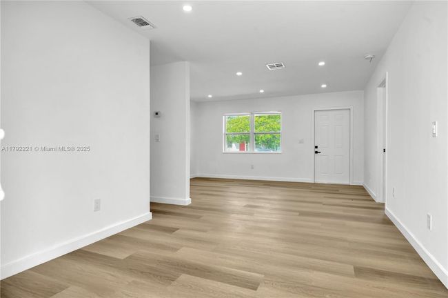 439 Sw 17 Th Ter, House other with 3 bedrooms, 2 bathrooms and null parking in Homestead FL | Image 8