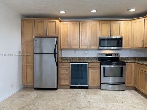 apt-6-530 Ne 15th Ct, Fort Lauderdale, FL, 33304-1167 | Card Image