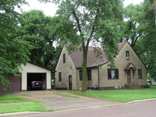 690 2nd Ave, Brewster, MN, 56119-1002 | Card Image