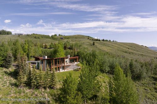 1955 W Bohnetts Rd, Jackson, WY, 83001-8629 | Card Image