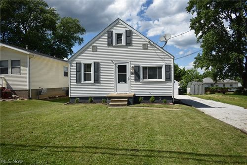 1085 Stratford St, Barberton, OH, 44203-7568 | Card Image