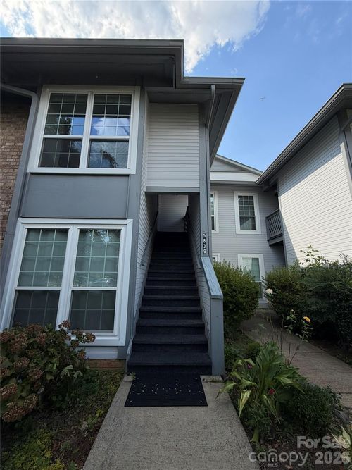 5839 Harris Grove Ln, Charlotte, NC, 28212-8325 | Card Image