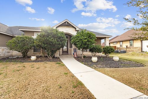 105 Grand Vw, Floresville, TX, 78114-6690 | Card Image