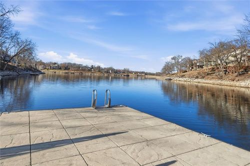 232 Ne Bayview Dr, Lee's Summit, MO, 64064-1541 | Card Image