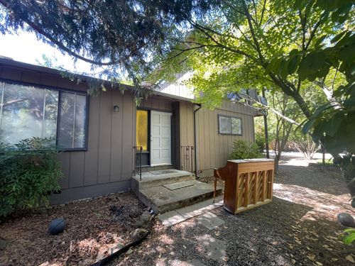 1932 Verda St, Ashland, OR, 97520-3568 | Card Image