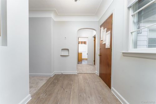 130 N Maple St, Fowlerville, MI, 48836-9502 | Card Image