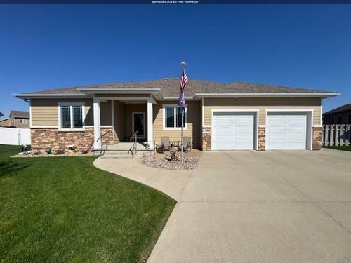 189 N Churchill Cir, North Sioux City, SD, 57049-5318 | Card Image