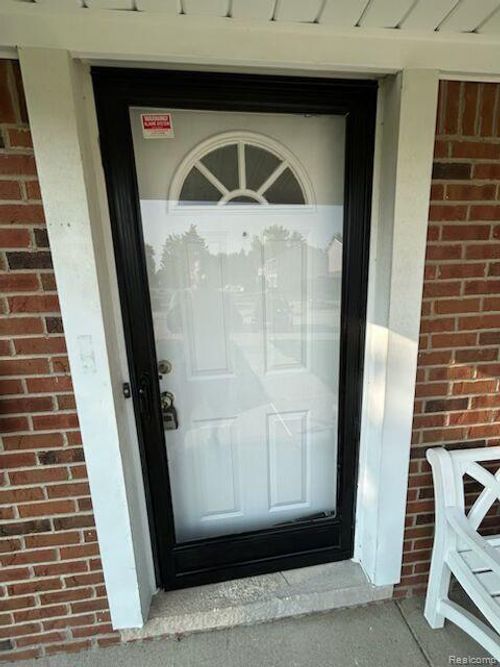 56-36640 Park Place Dr, Sterling Heights, MI, 48310-4223 | Card Image