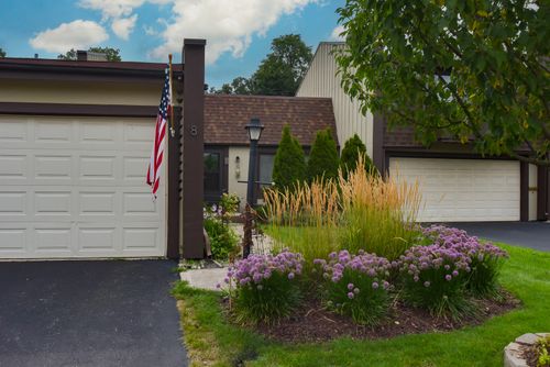 8 Westwood Dr, Indian Head Park, IL, 60525-4459 | Card Image